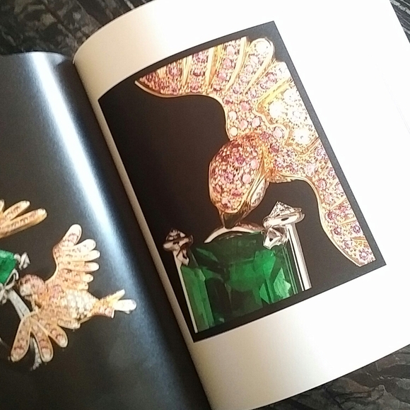 VAN CLEEF and ARPELS - large coffee table book - Picture 7 of 10
